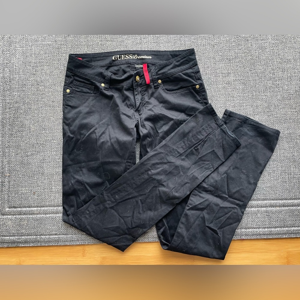NWOT Guess Jeans 👖 Premium Black (Gold Crest) Jeans